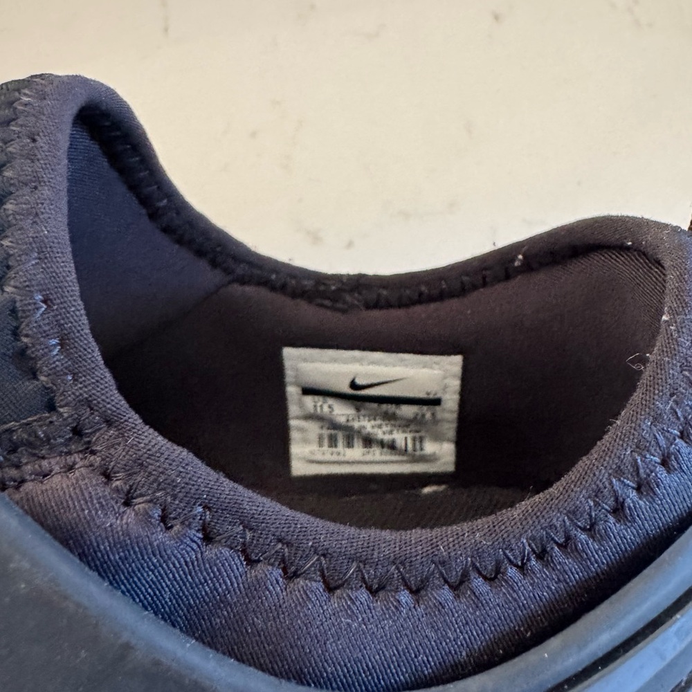Nike Women's Black Training Shoes size 11.5 *Excellent - Picture 3 of 5